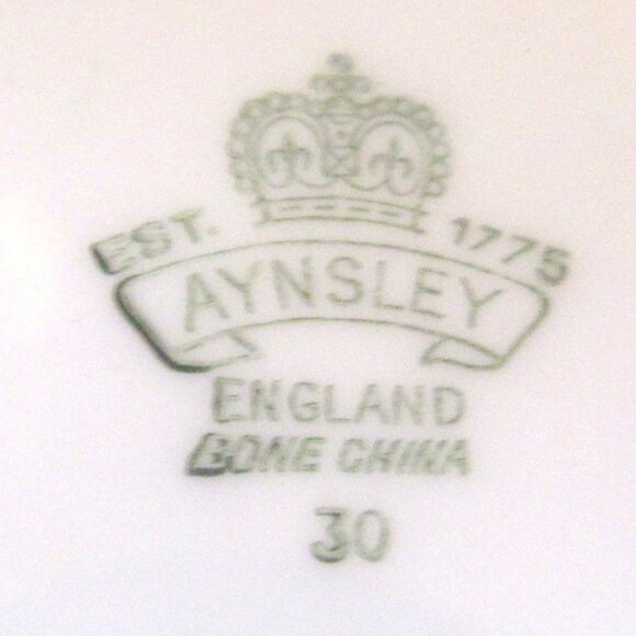 Aynsley Teacup and Saucer Romantic Roses on Soft Green, Crocus Shape, Gilt I253 - Picture 2 of 10